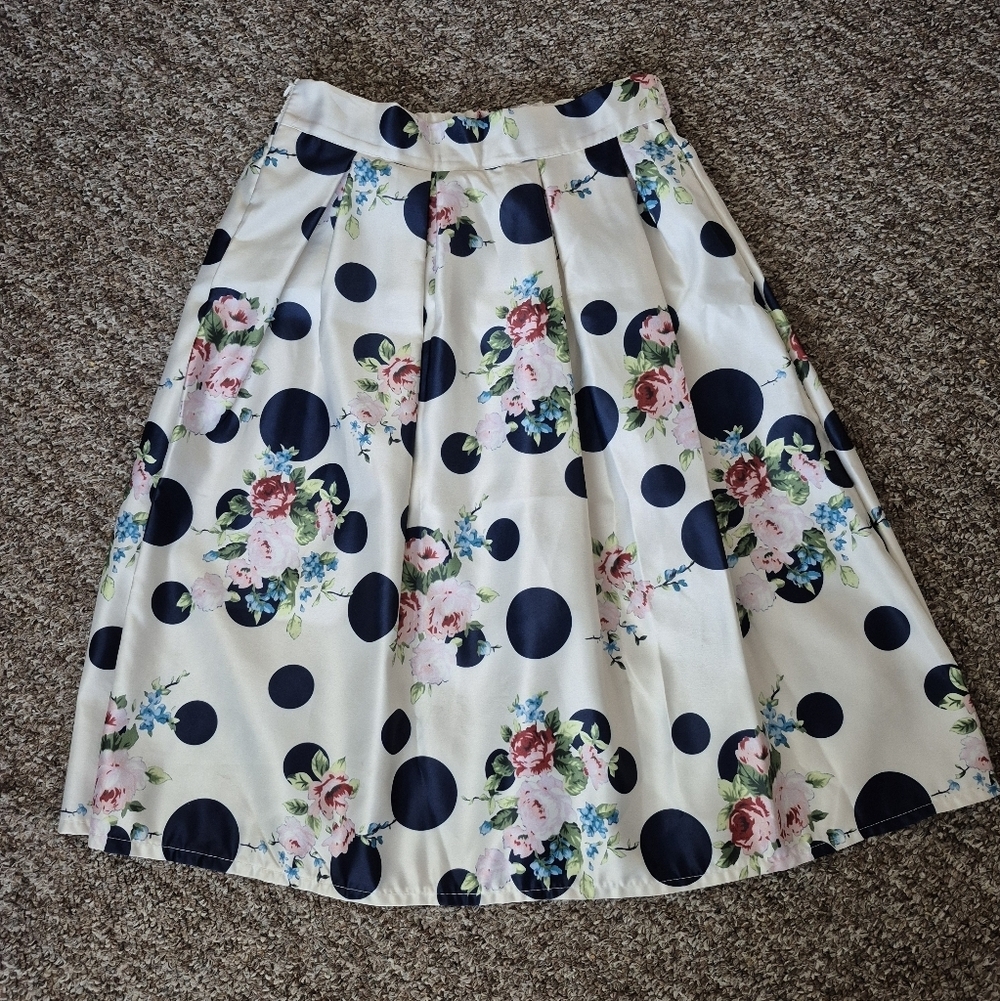 Girly girl polka-dot floral stretch waist lined Size 6 Below Knee